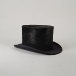 1747 5295 Doktorshatt